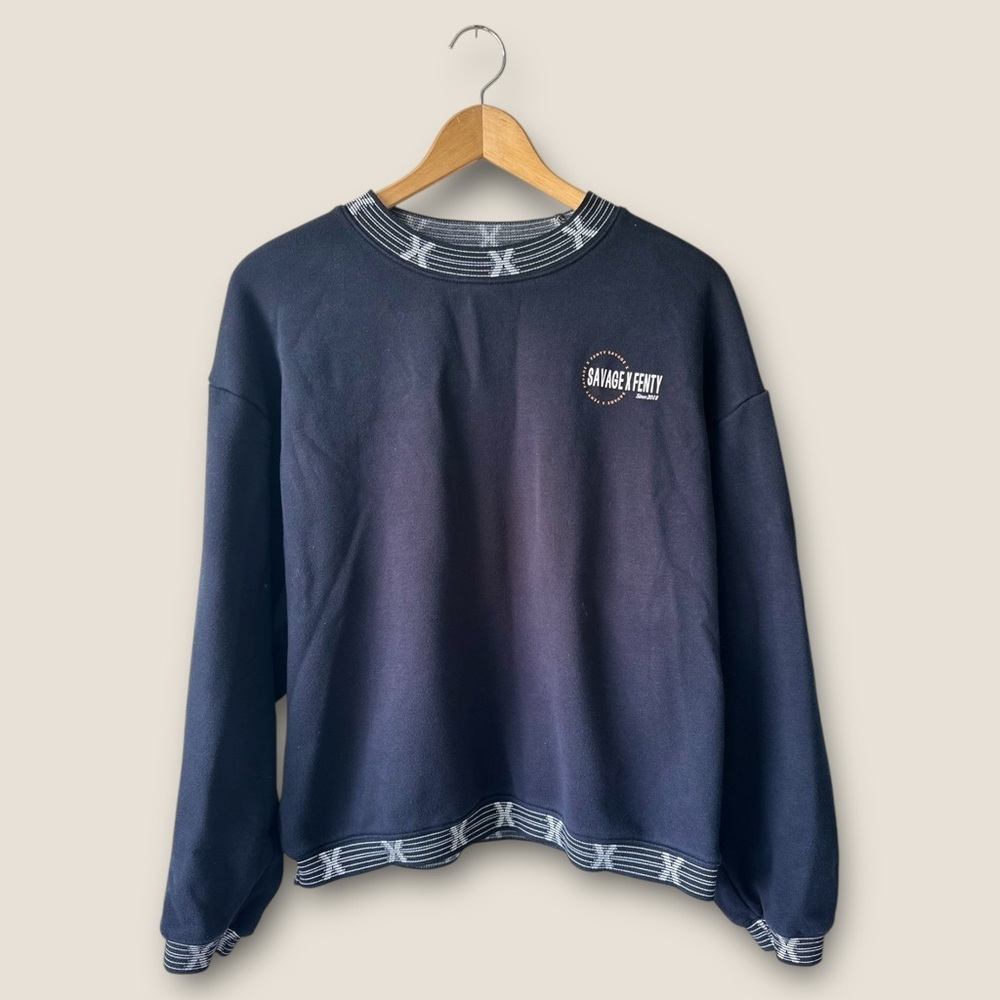 Savage X Fenty ESSENTIAL SCOPE LOGO-TRIM SWEATSHIRT - Picture 7 of 16